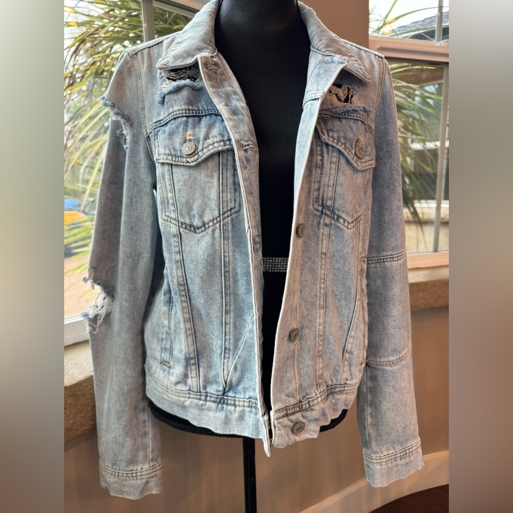 Free People Rumors Light Wash Trucker Distressed Jean Jacket Women’s Size Large